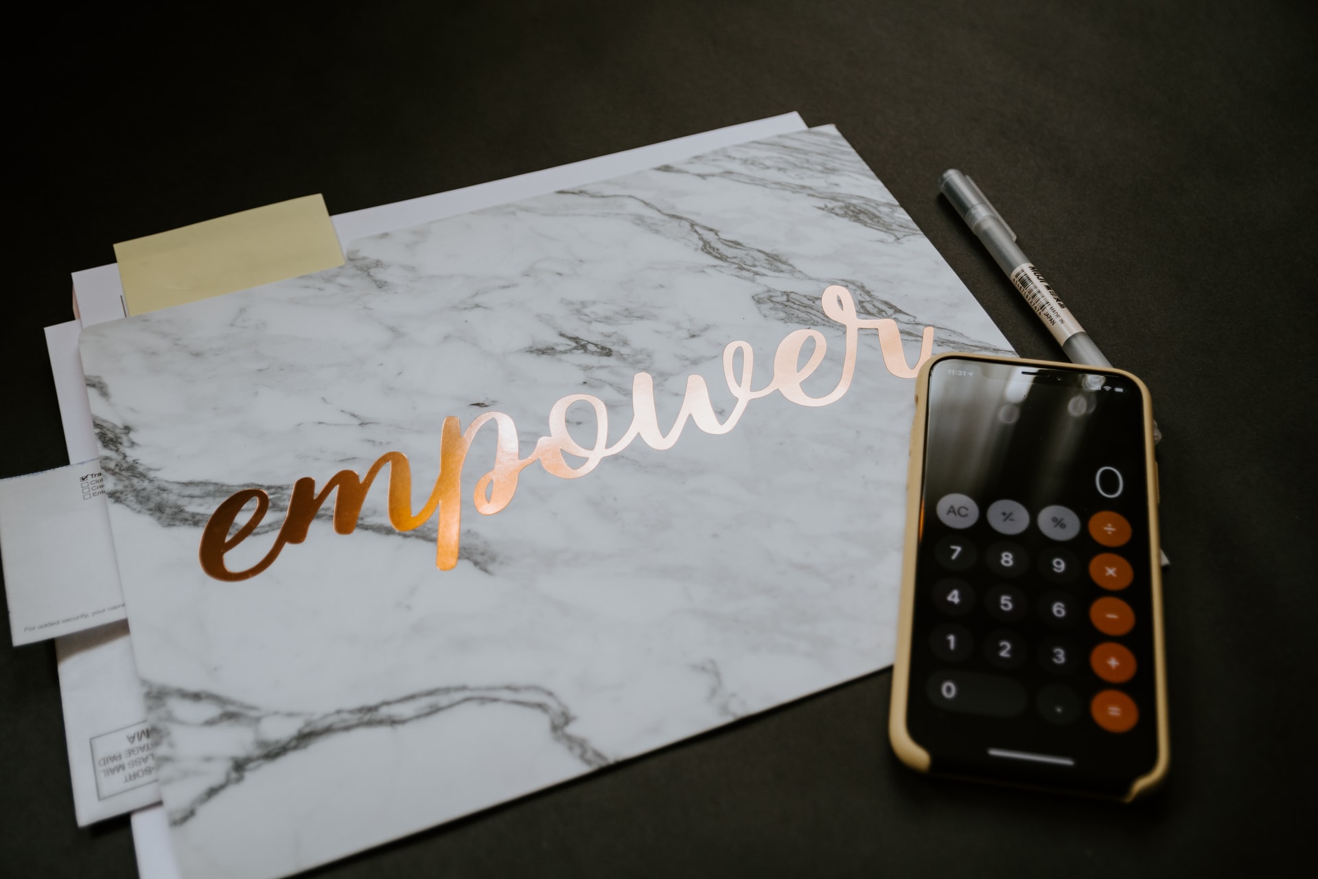 The Pros and Cons of Using a Mortgage Adviser